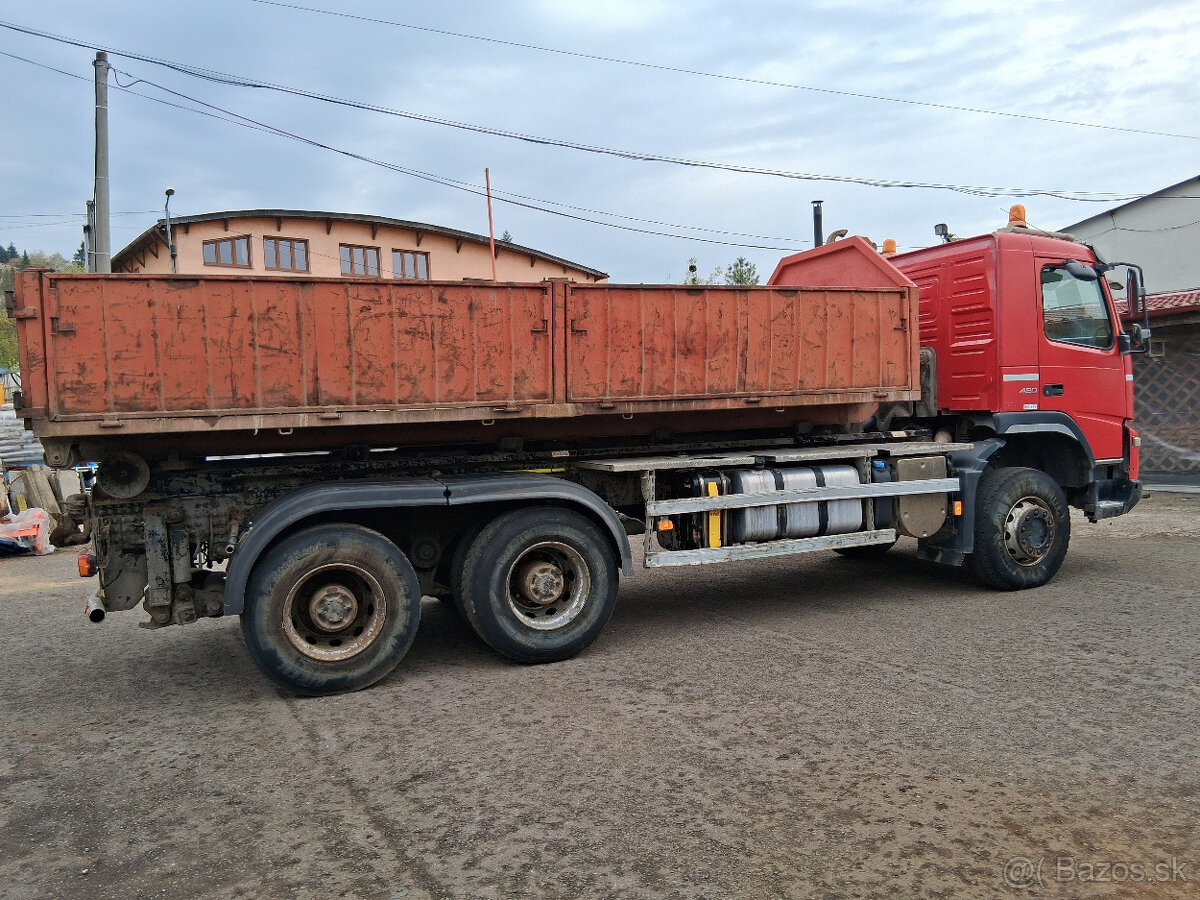 VOLVO FM Hákový nosič kontajnerov 6x6 - 8
