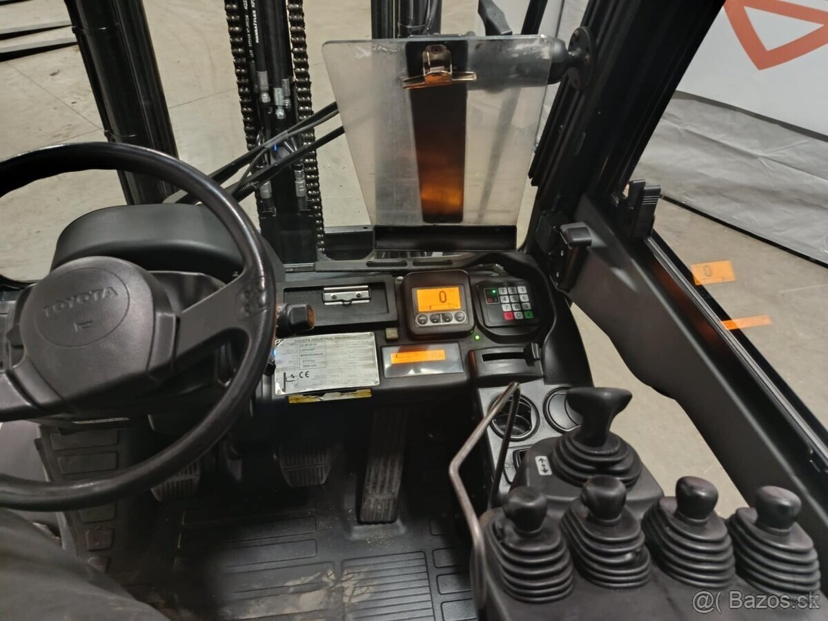 Čelni vysokozdvižný vozík Toyota 02-8FGF20 - 8