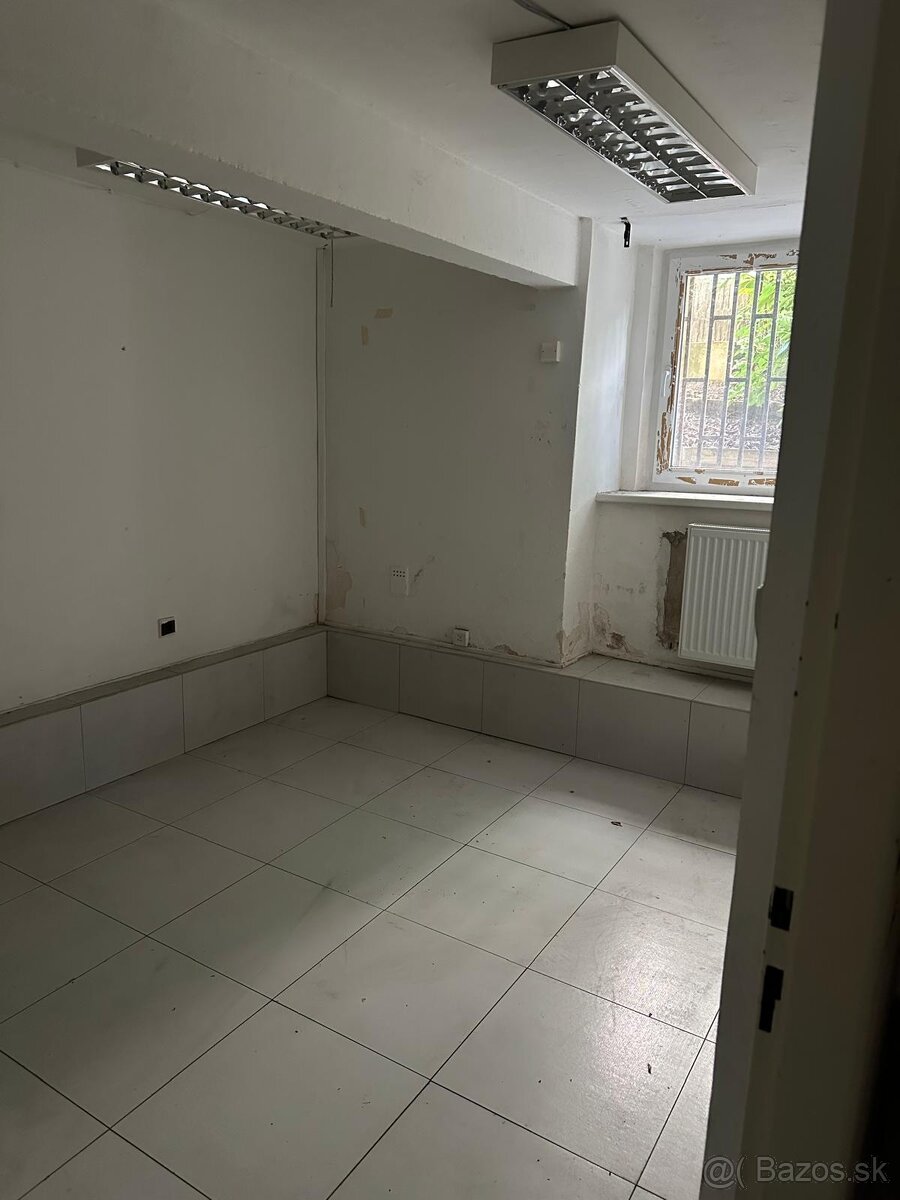 Prenájom kancelárií, cena 8,60eur/m2 - 8