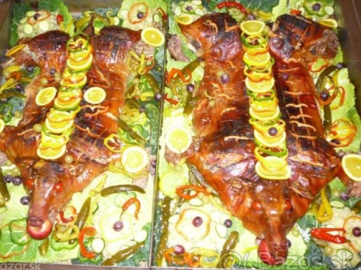 Chutné prasiatko pecene z oblohou - 8