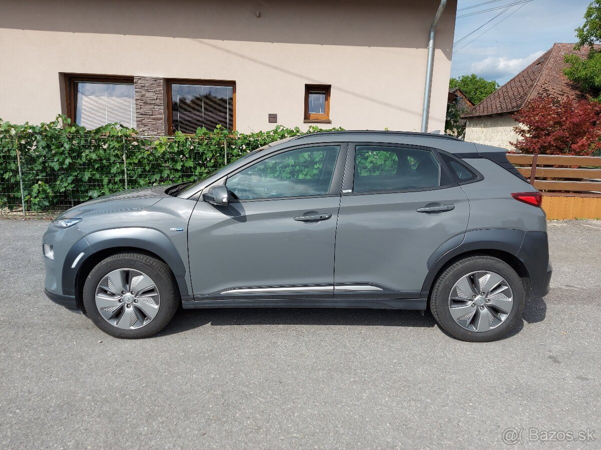 Hyundai Kona Electric 100, servisná kniha, záruka - 8