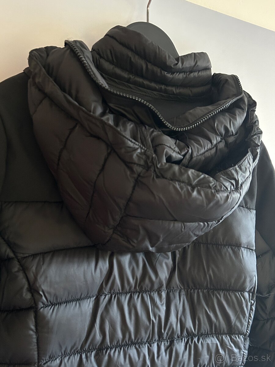 ŠPORTOVÁ VETROVKA zn.VOLCANO č.M - 8