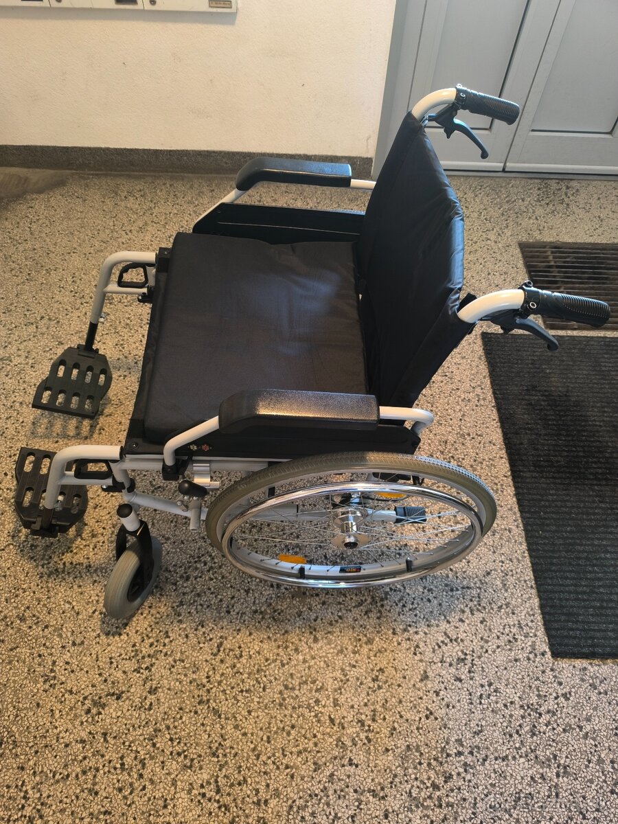 Mechanický skladací invalidný vozík - 8