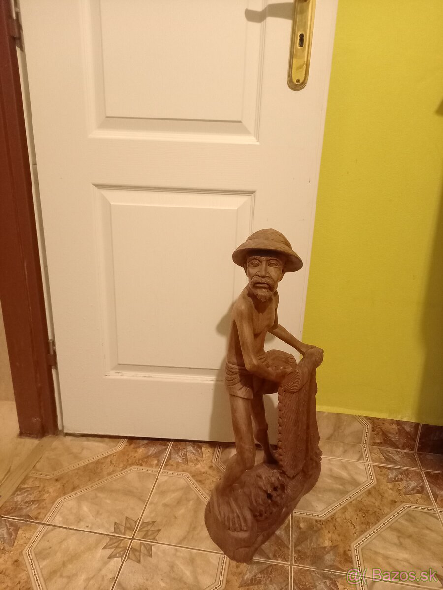Drevená socha loviaci rybár - 8