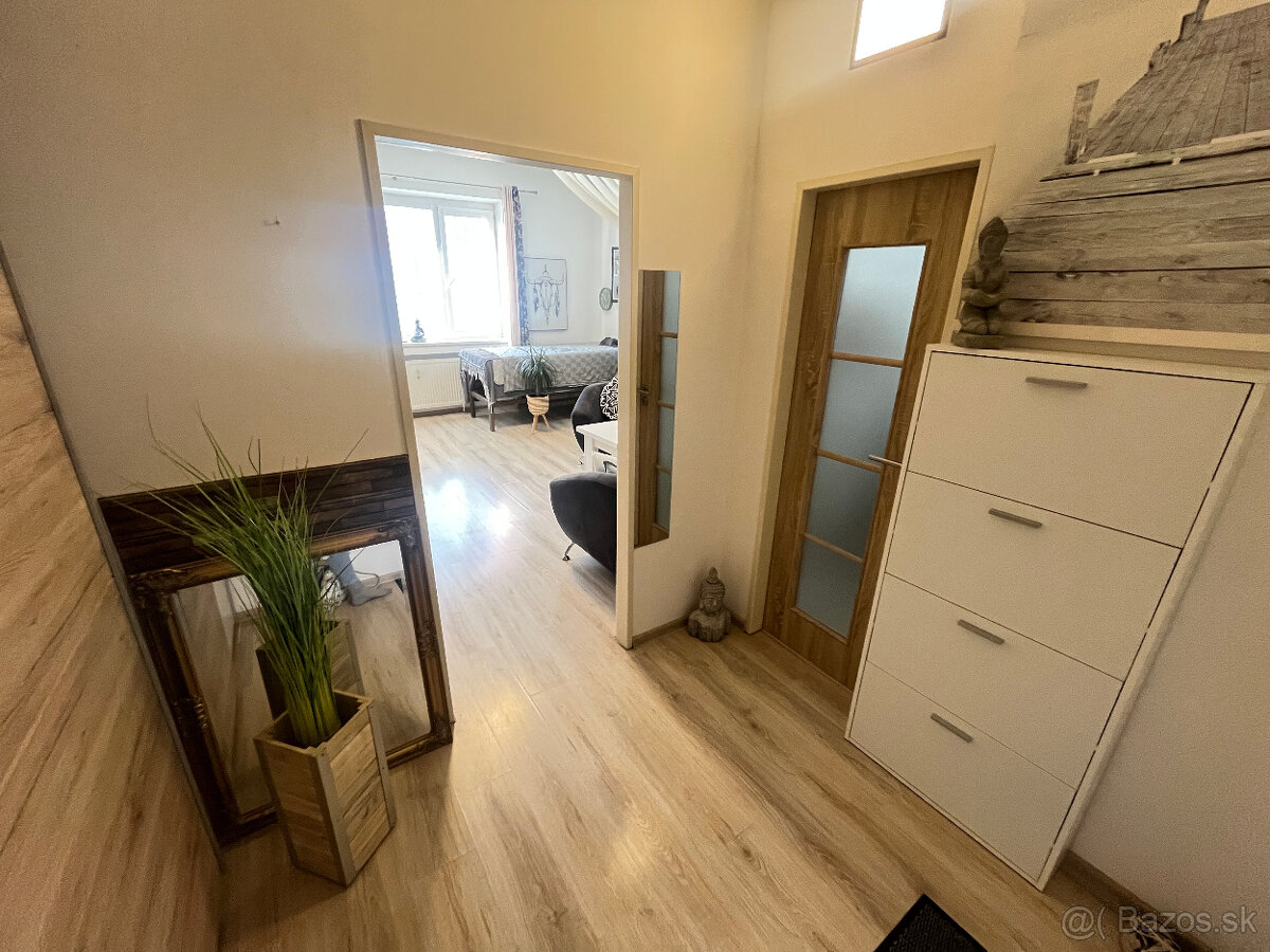 Zariadený 1 izbový byt 35 m2 v Trenčíne, ul. Piešťanská - 8