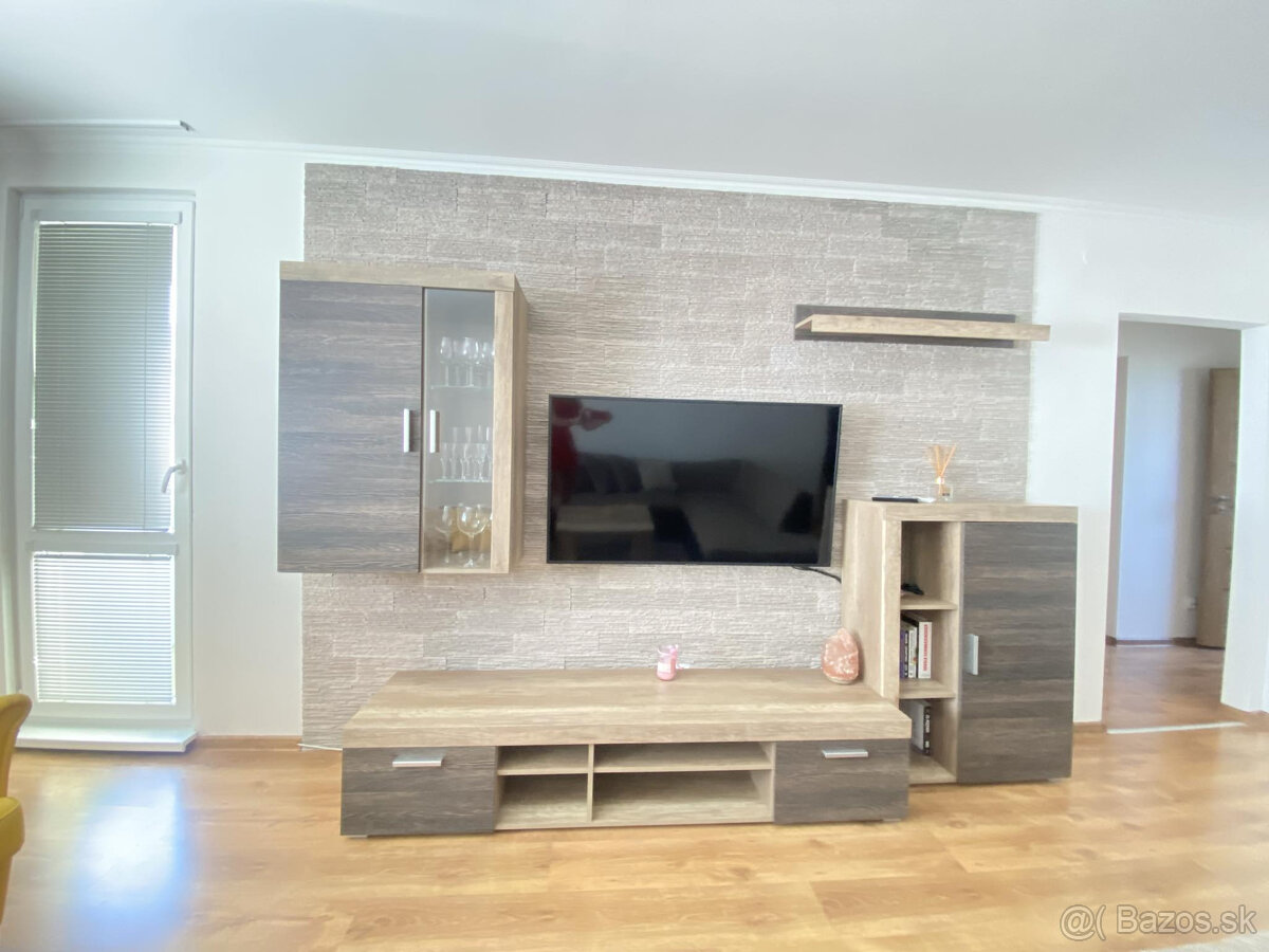 NA PREDAJ kompletne zariadený 3 izbový by po rekonštrukcii - 8