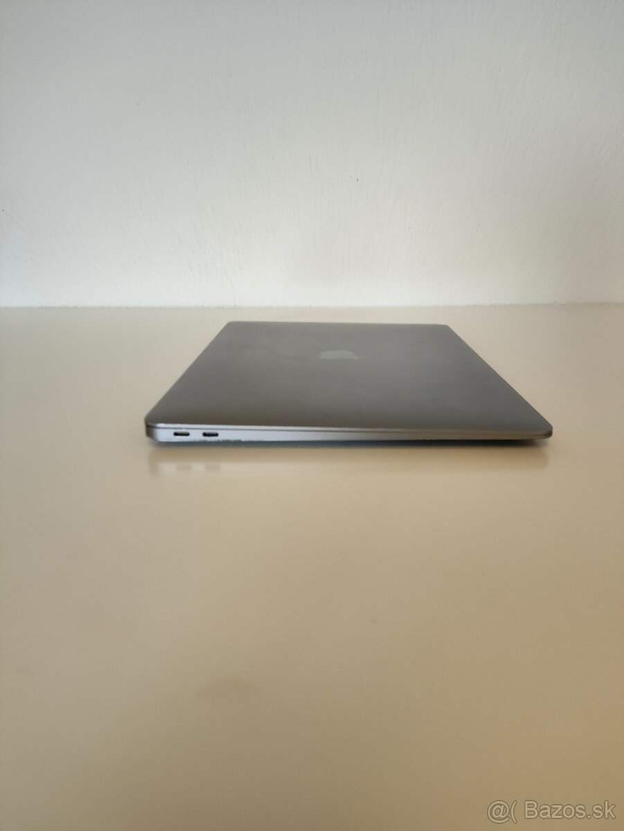 MacBook Air 2020 | i5 • 8GB • 256GB SSD - 8