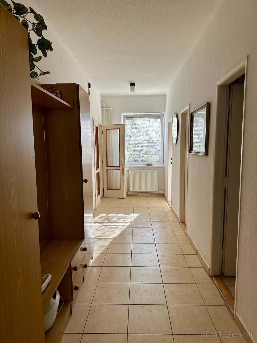 Rodinný dom v obci Jacovce - 8