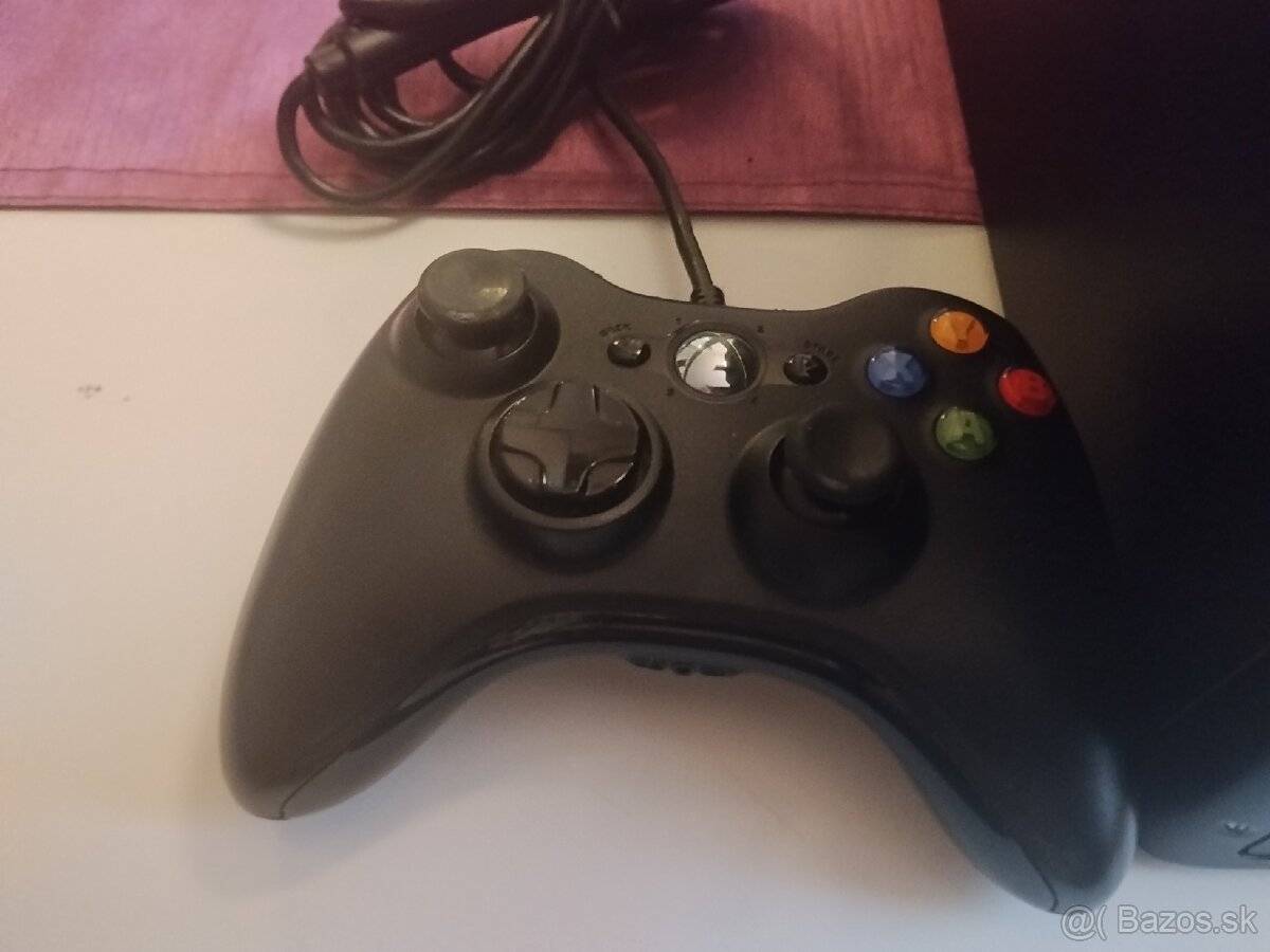 Xbox 360 500GB+Kinect set+2 ovládače+8hier - 8
