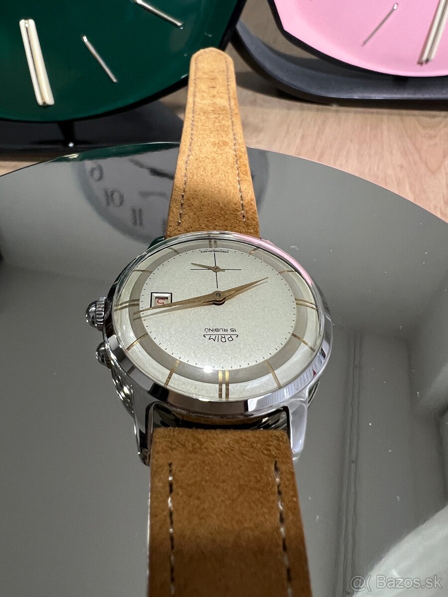 PRIM Traktor so sivým okružím - 8