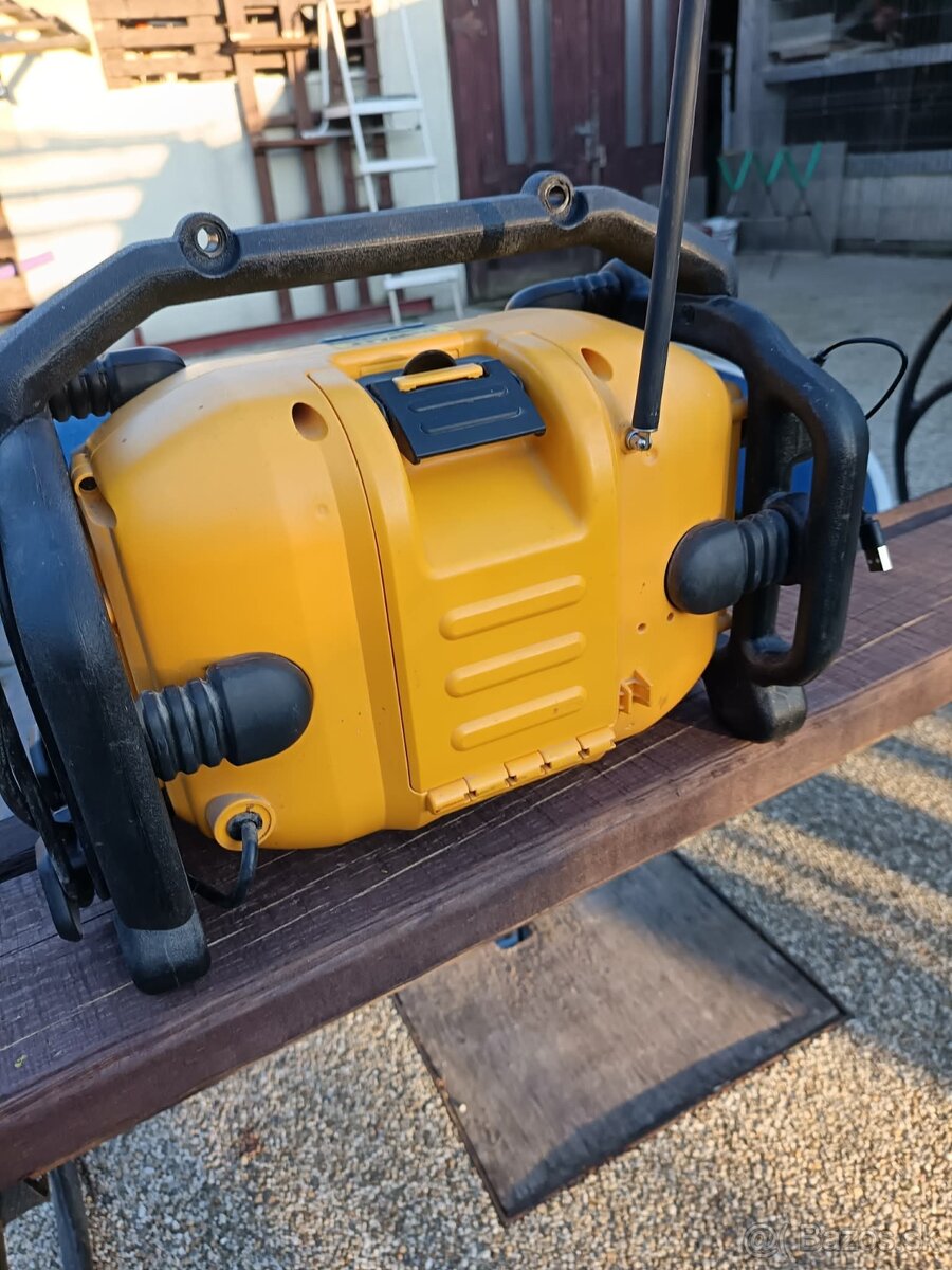 Stavebné rádio DeWalt DCR016 - 8