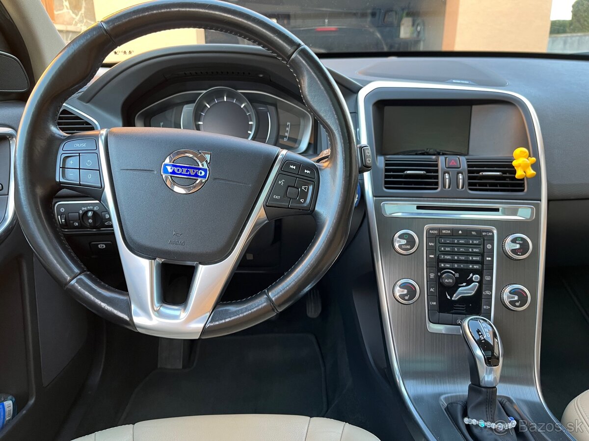 Volvo XC60 D4 Momentum 2015 - 8