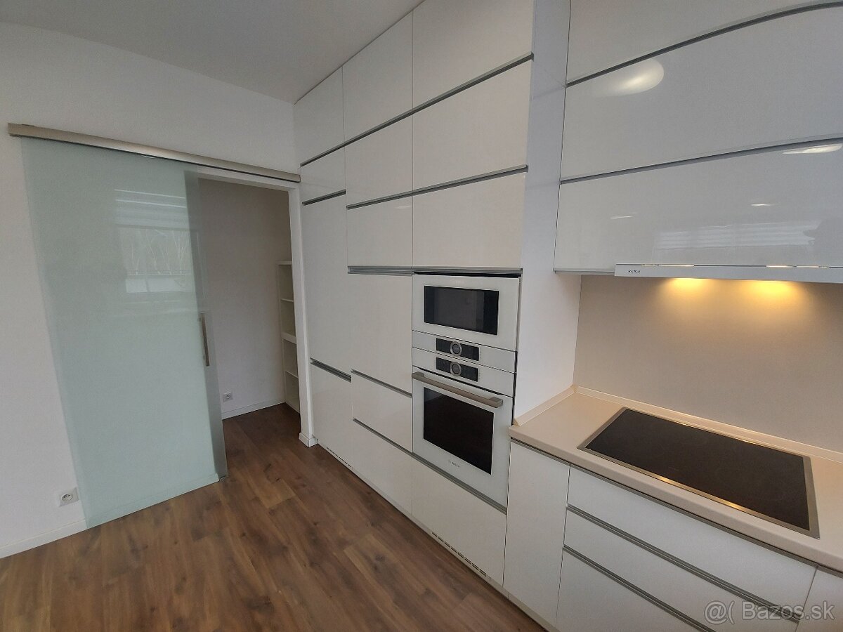 Trojizbový byt s najkrajším výhľadom v Banskej Bystrici - 8