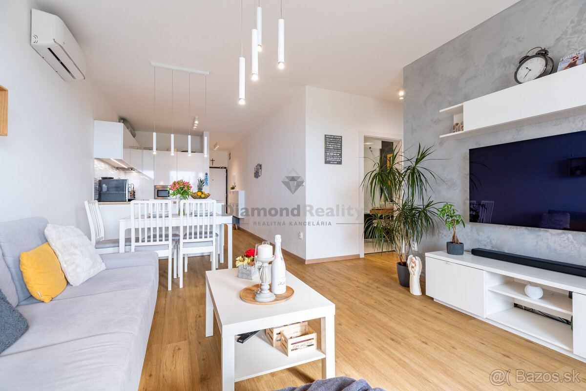 NA PREDAJ MODERNÝ 3-IZBOVÝ BYT S KRÁSNYM VÝHĽADOM - 8