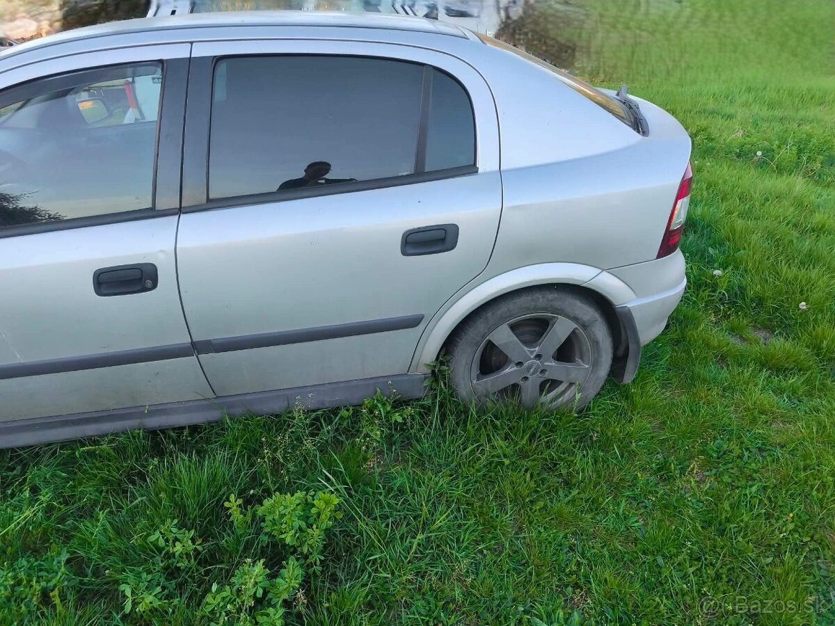 Predám Opel Astra strieborná - 8