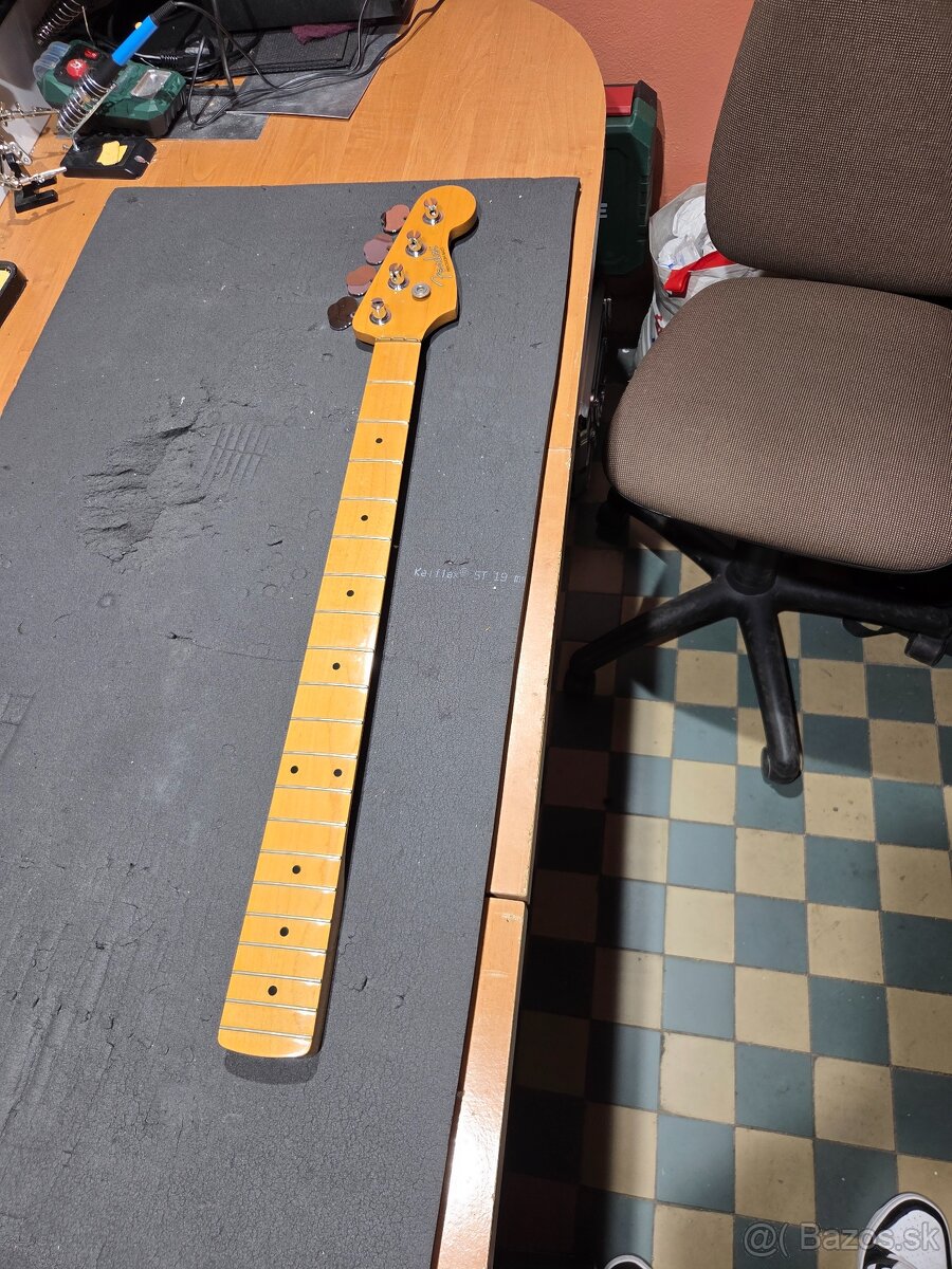 Krk Fender Roger Waters - 8