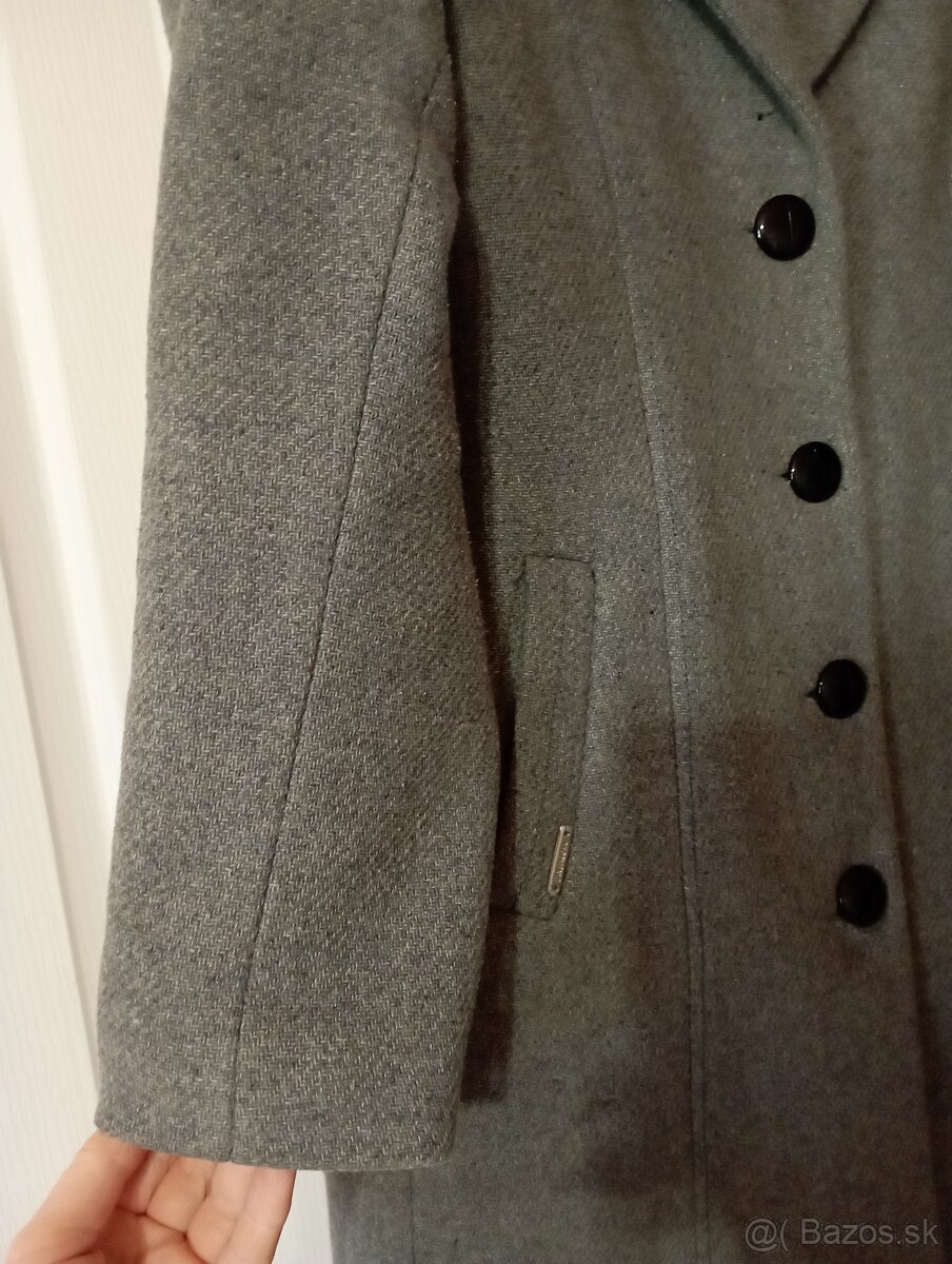 Sivý kabát - 8