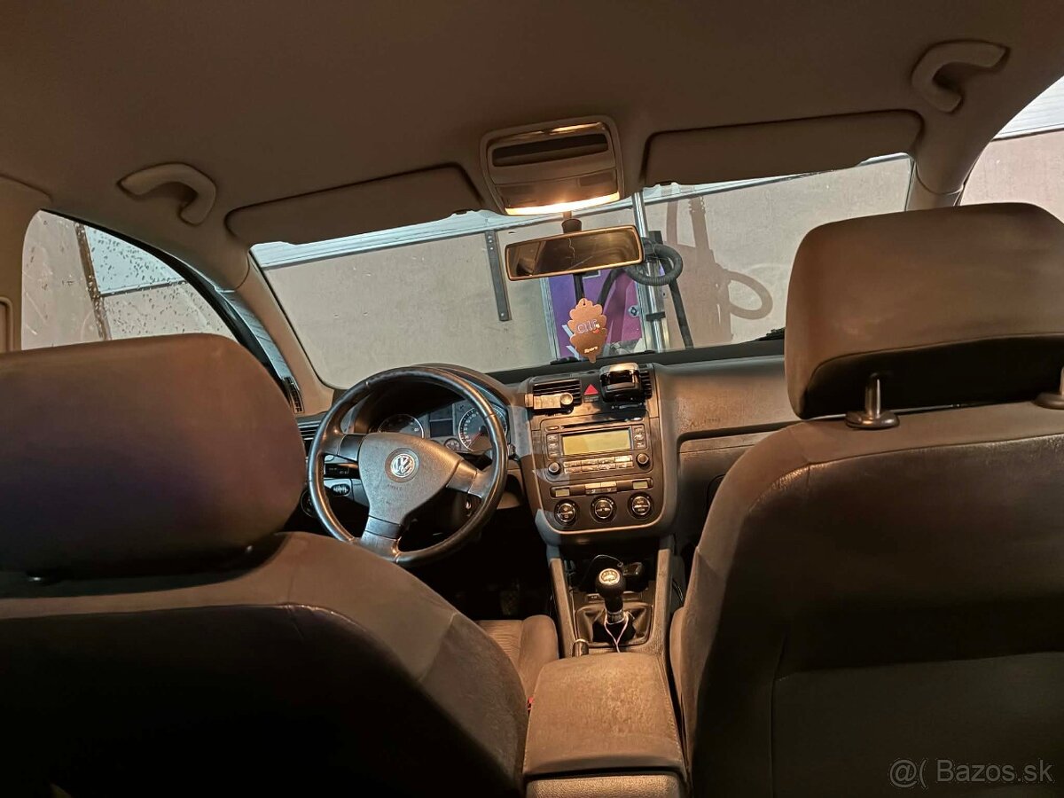 Predám Volkswagen Golf V 1.4 55kw - 8