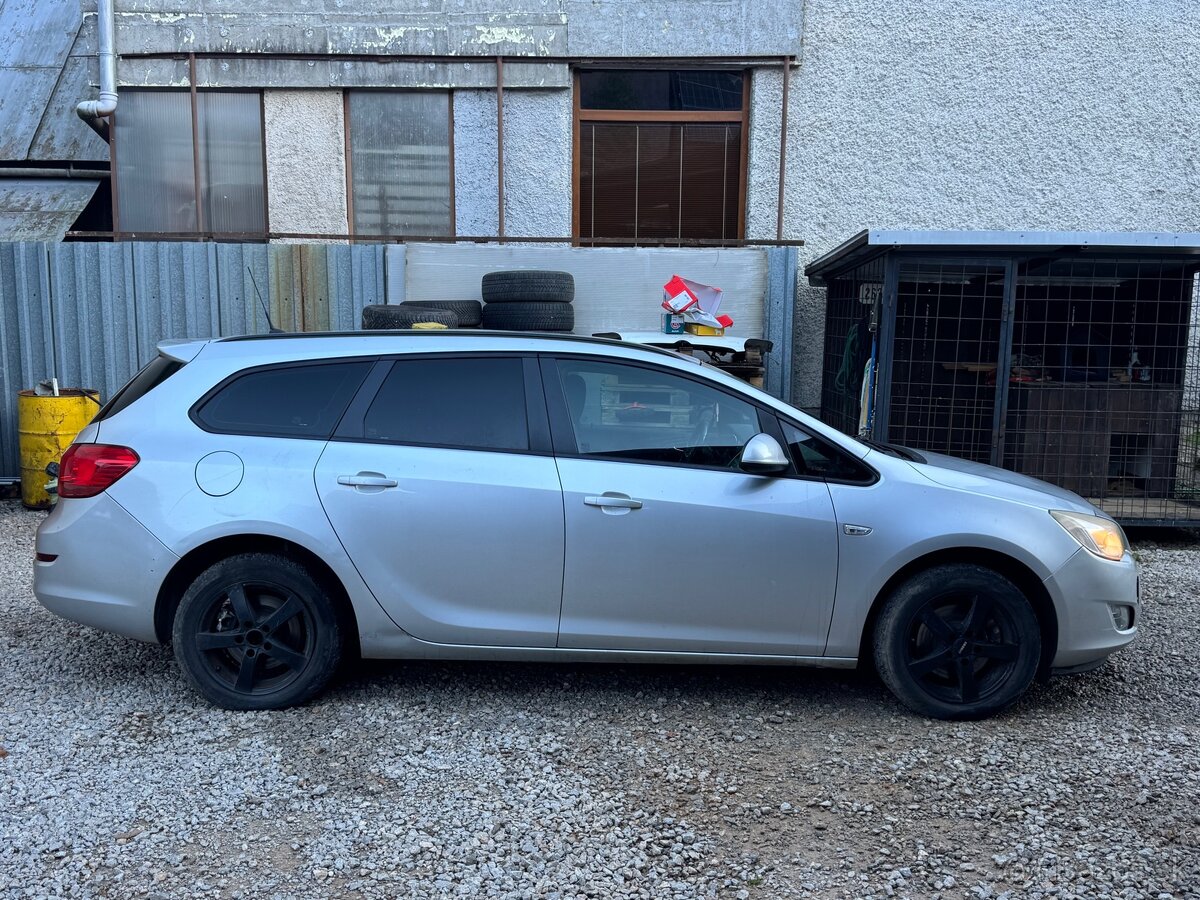 Opel Astra Caravan 1.7cdti 2012 PLNE POJAZDNÉ - 8