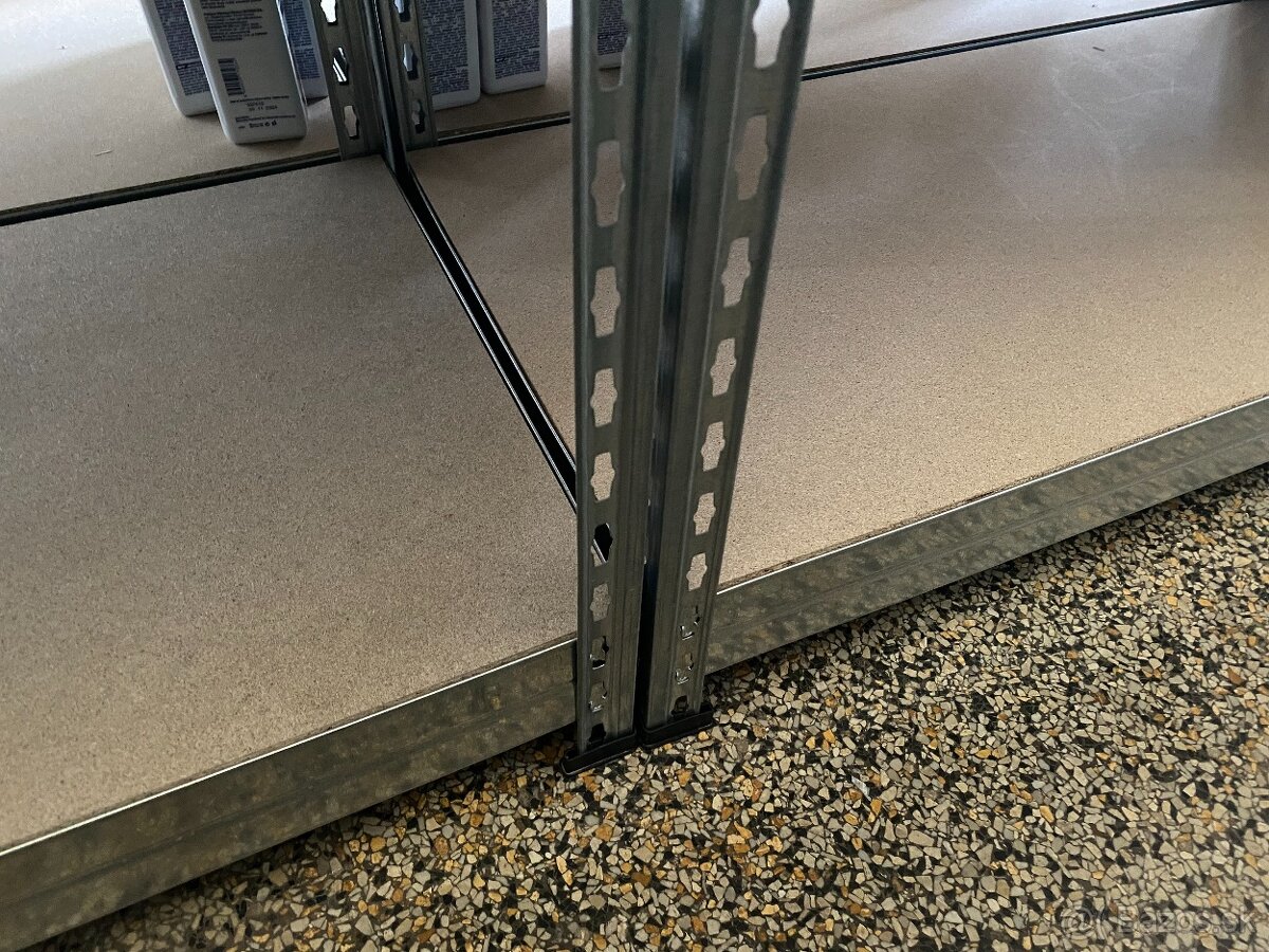 Kovové skladové regály s drevenými policami - 8