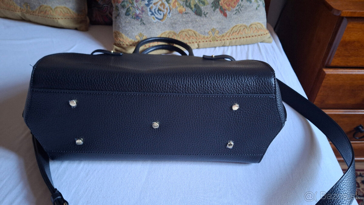 tmavomodrá kabelka coccinelle - nová - 8