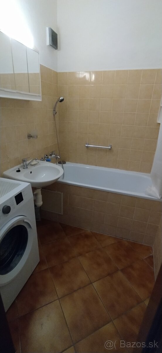 Predám 1 izb.byt,43 m2, loggia, - 8