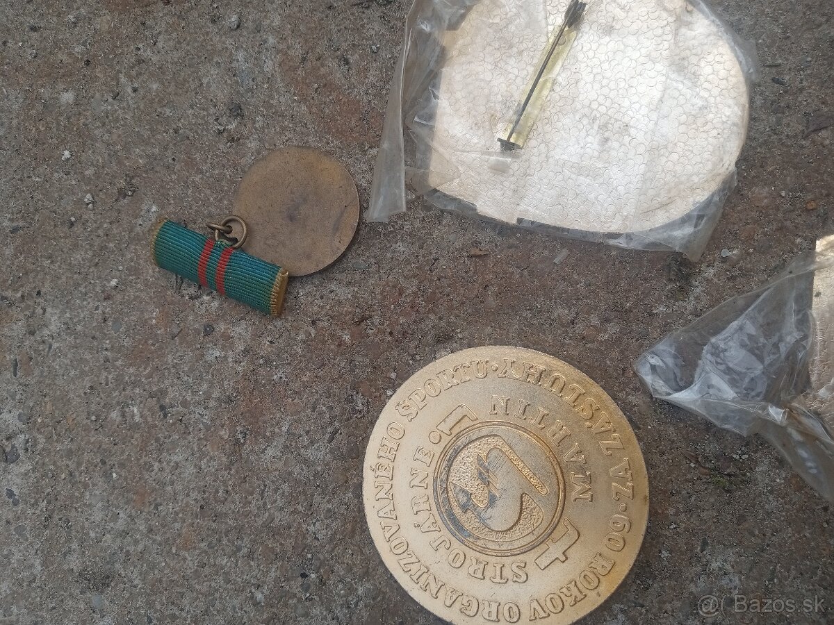 Odznaky popolníky plechové krabice - 8