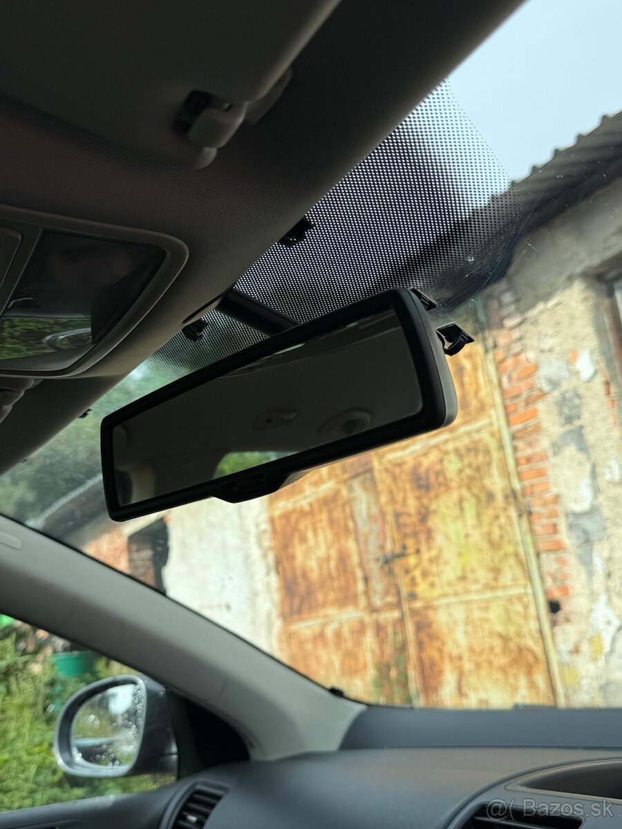 Rozpredam Volkswagen Jetta 1.9 TDi 77kw 5q . Predok autá rov - 8