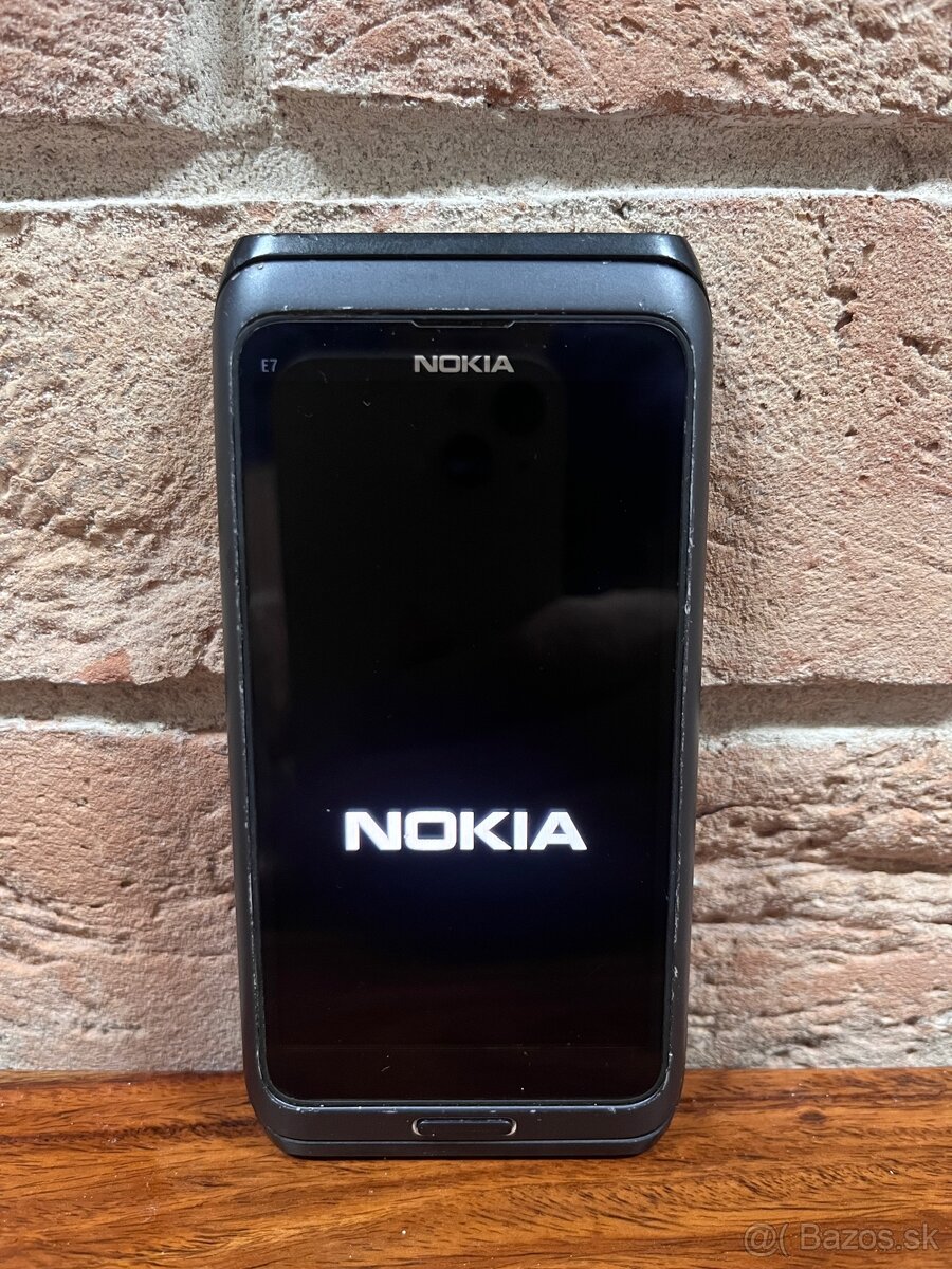 Nokia E7 s qwerty klavesnicou - 8