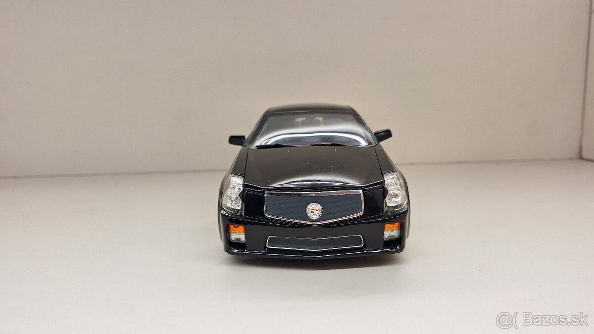 1:18 CADILLAC CTS-V - 8