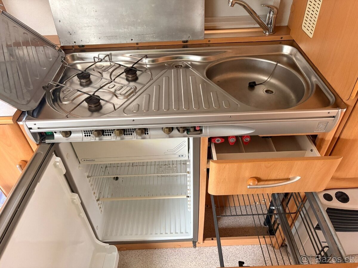 Knaus Sudwind 530, předstan, WC, STK, Palandy - 8