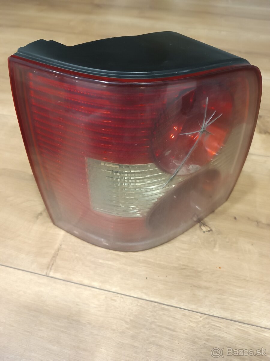 Zadné ľavé (poškodené) svetlo VW Passat B5 Combi - 8