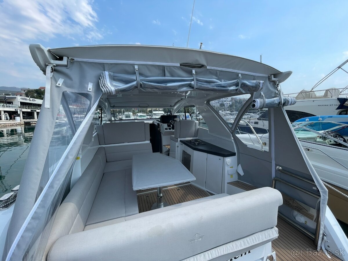 Motorová jachta SEALINE S335 - 8