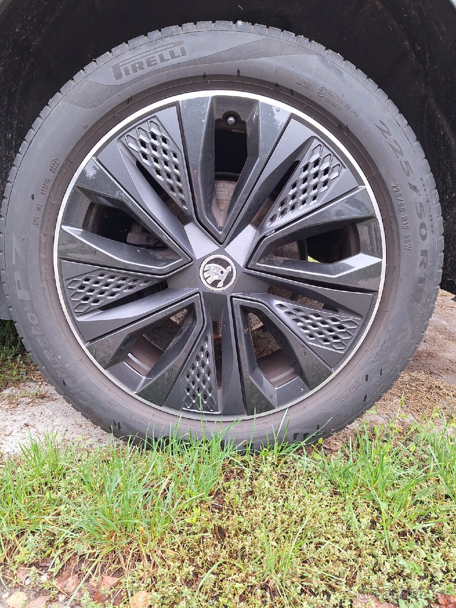 Puklice originál škoda karoq r19 - 8