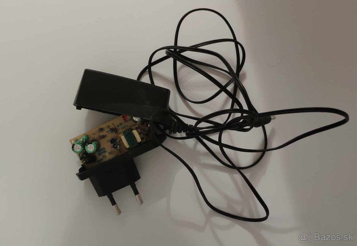 Predám originál box, nabijačku a manuál pre Nokiu 2310 - 8