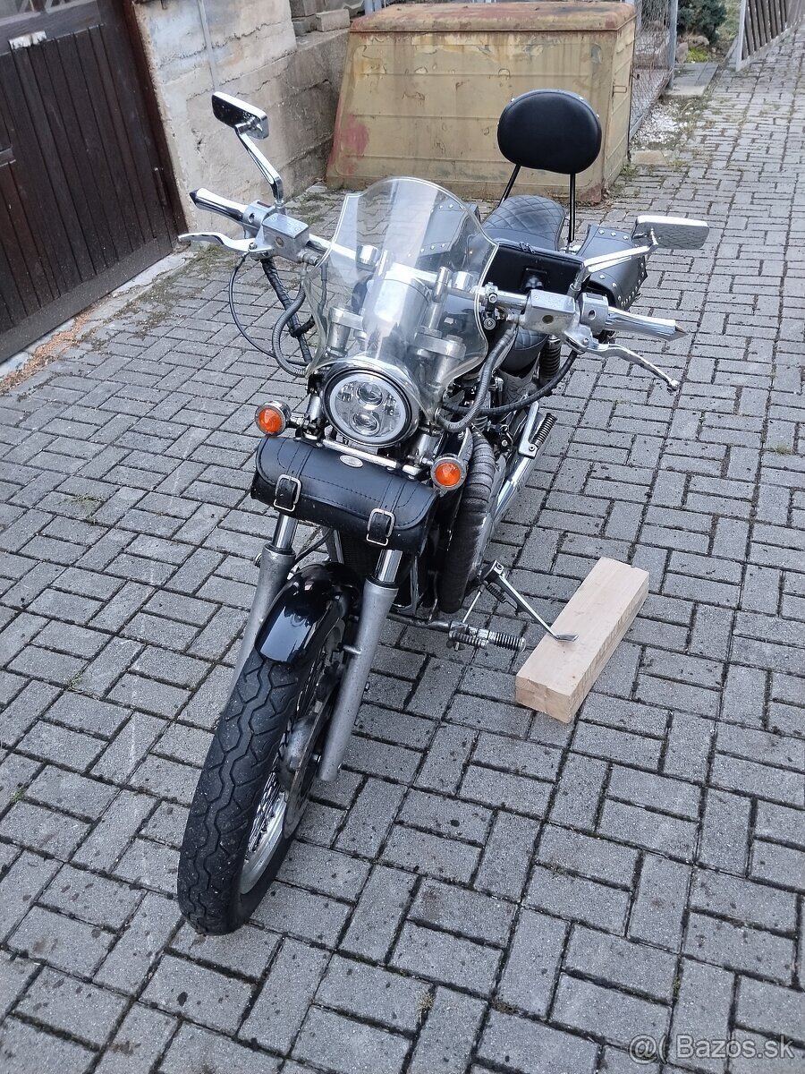 Suzuki Intruder VS 750 - 8