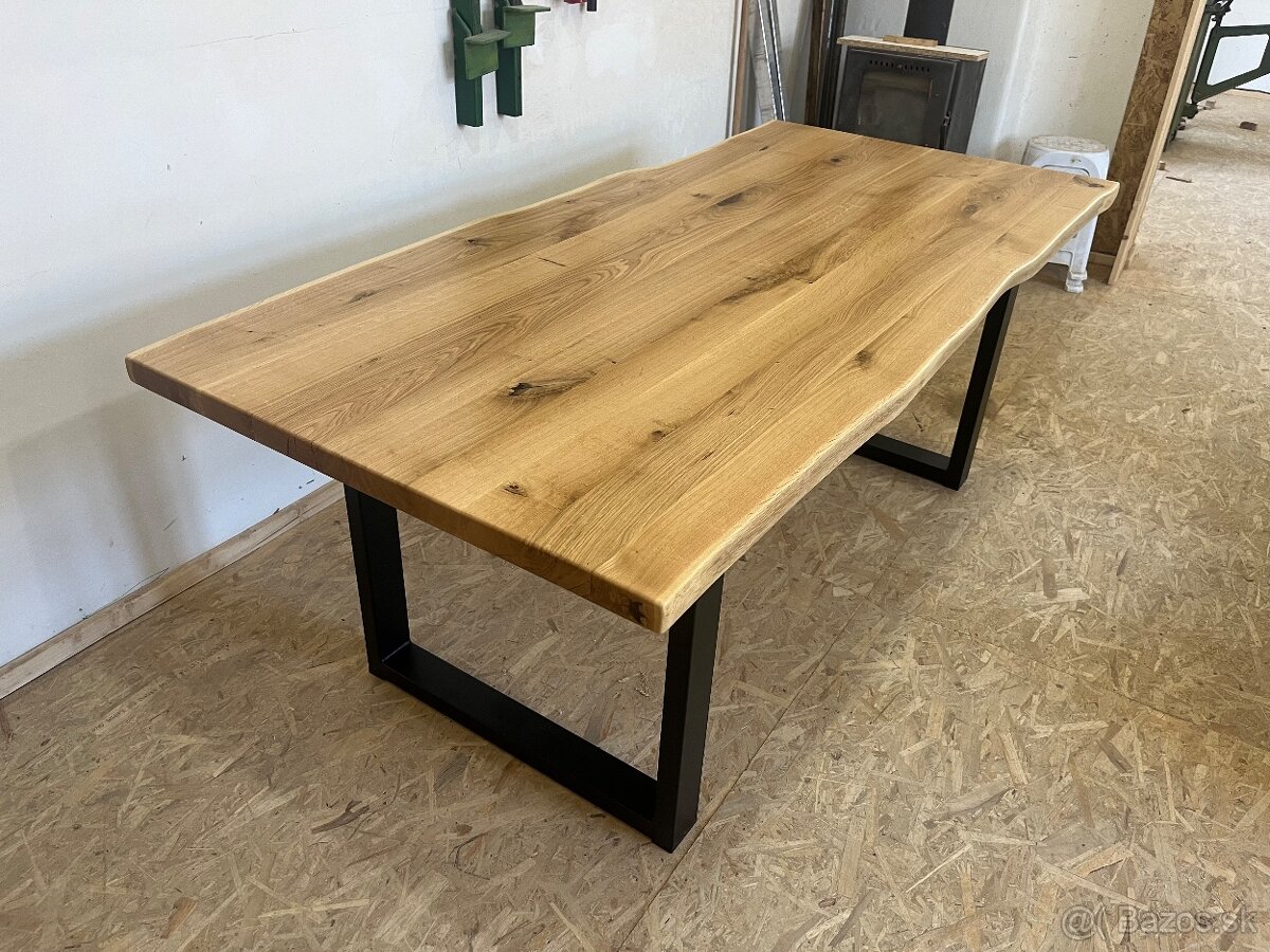 Masívny jedálenský stôl s prírodnou hranou - 8