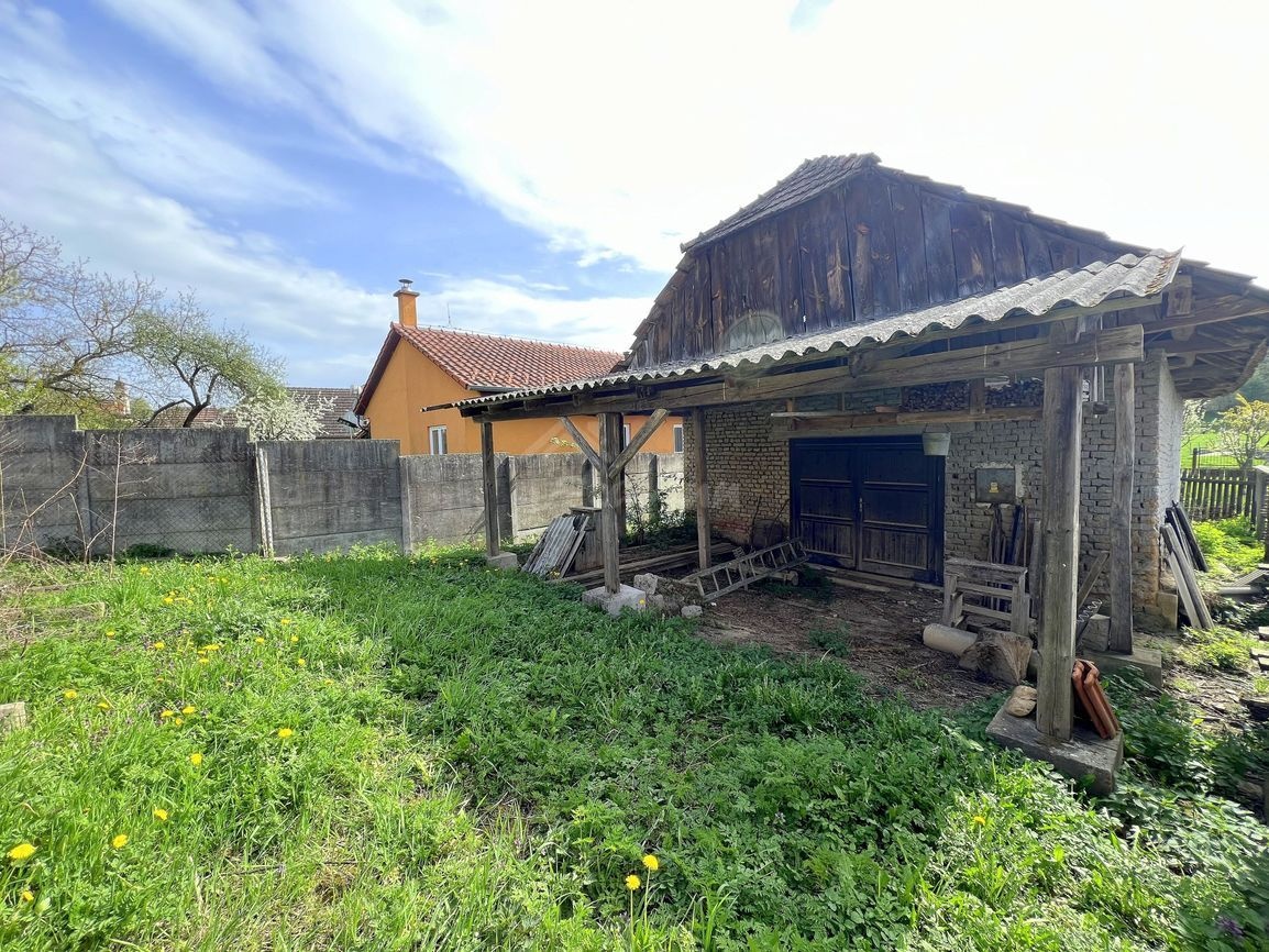 PREDAJ dom s pozemkom 749 m² v obci Malé HOSTE - 8