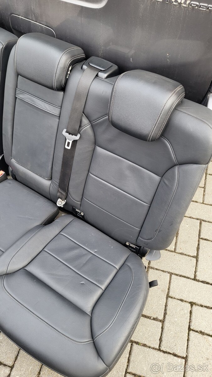 Mercedes GLE sedacky - 8