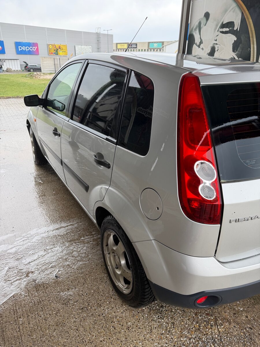 Ford fiesta 1.4 - Nafta - 8