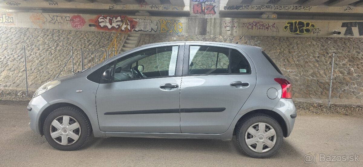 TOYOTA Yaris - 8