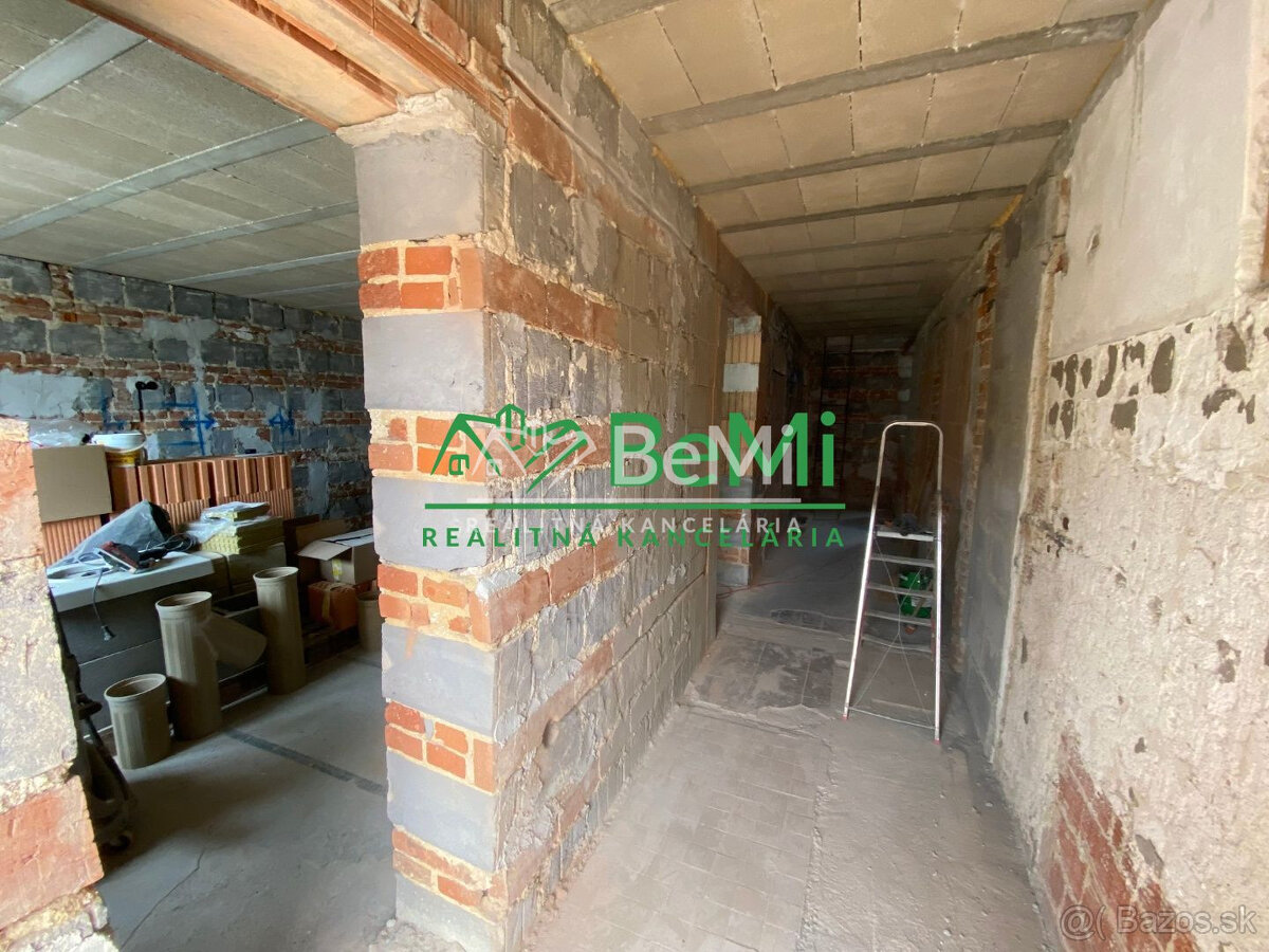 „ pod ZOBOROM“ Nitrianske Hrnčiarovce rodinný dom hrubá stav - 8