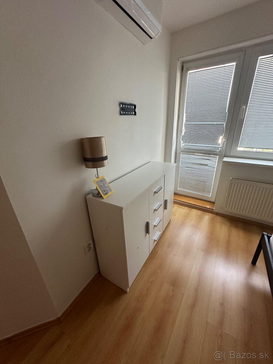 vynáška nábytku, odvoz starého zariadenia, sťahovanie - 8