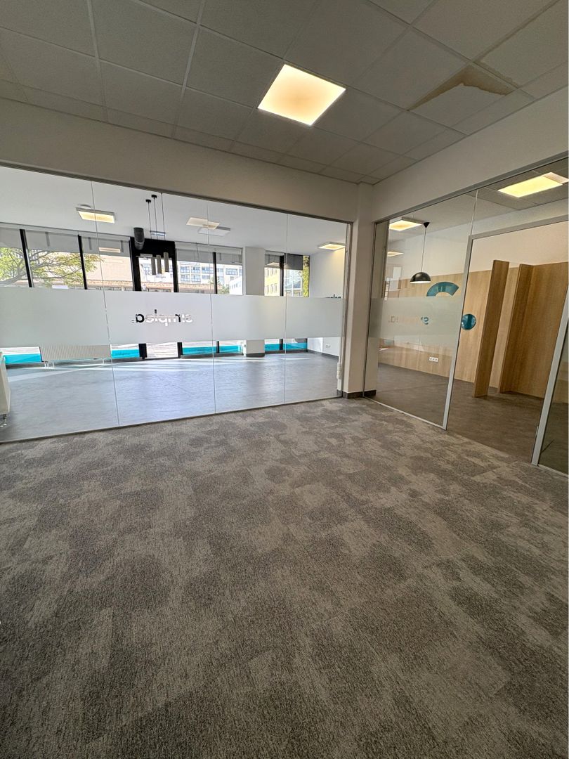 Reprezentatívny obchodný priestor v novostavbe v centre mest - 8