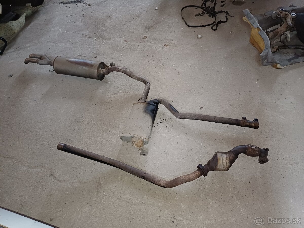 Rozpredám Audi A4 B5 sedan 1.9tdi - 8