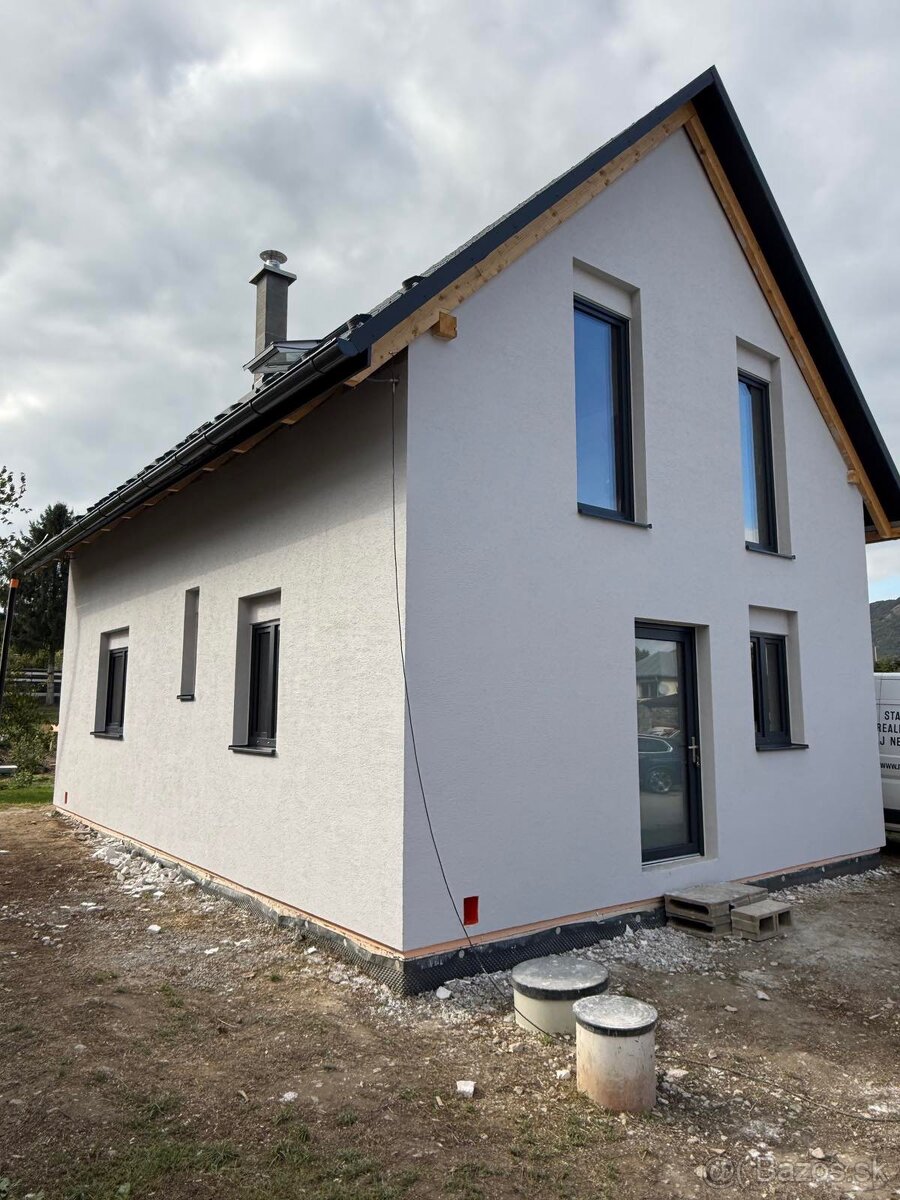 2 - podlažný rodinný dom s neopakovateľným výhľadom na hrad - 8