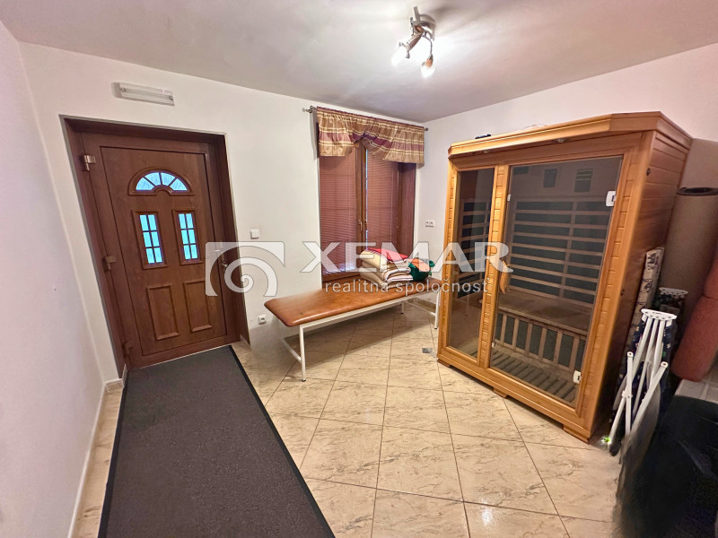 NA PREDAJ Exkluzívna veľká chata v Liptovských Revúcach - 8