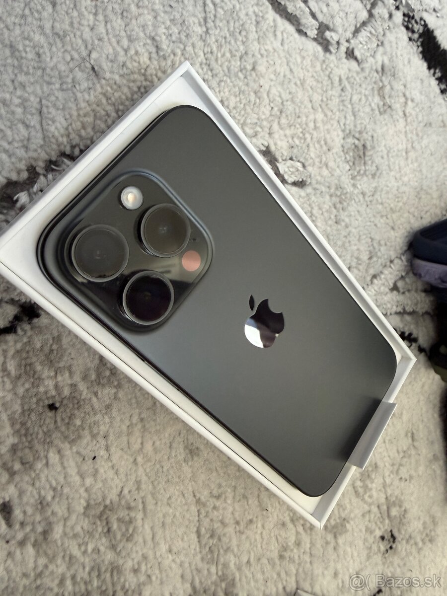 iPhone 15 Pro 256GB - 8