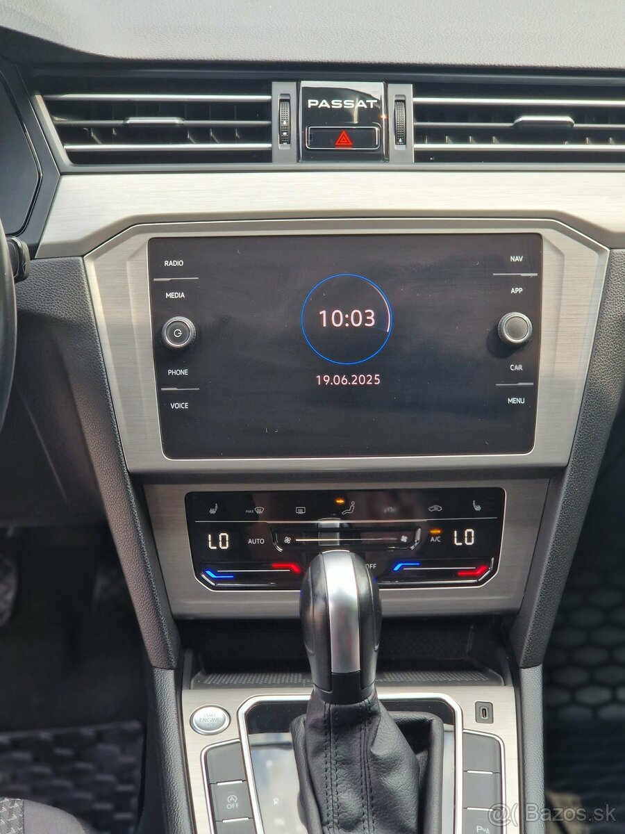 Volswagen Passat Variant 2.0L - 8