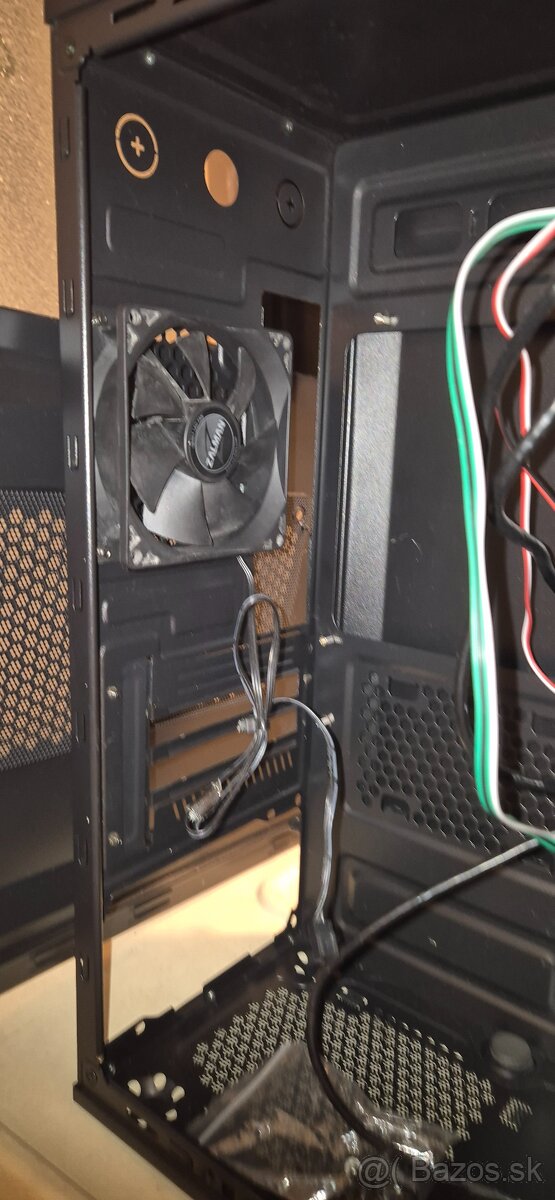 Skrinka k pc zalman - 8